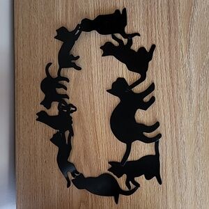 Black metal Circle of Cats